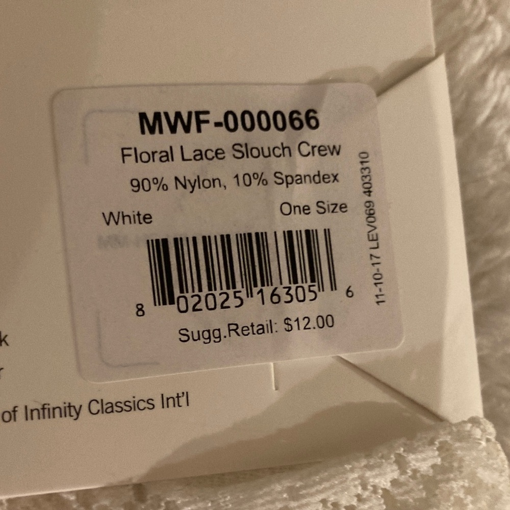 7 Pairs of MeMoi Black and White Floral Lace Slouch Crew Socks - Picture 8 of 8